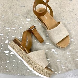Sweet espadrilles!